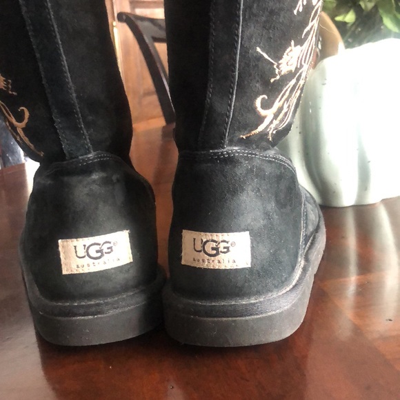 Great looking UGG black suede boots, just below the knee. Great condition! - Picture 1 of 6